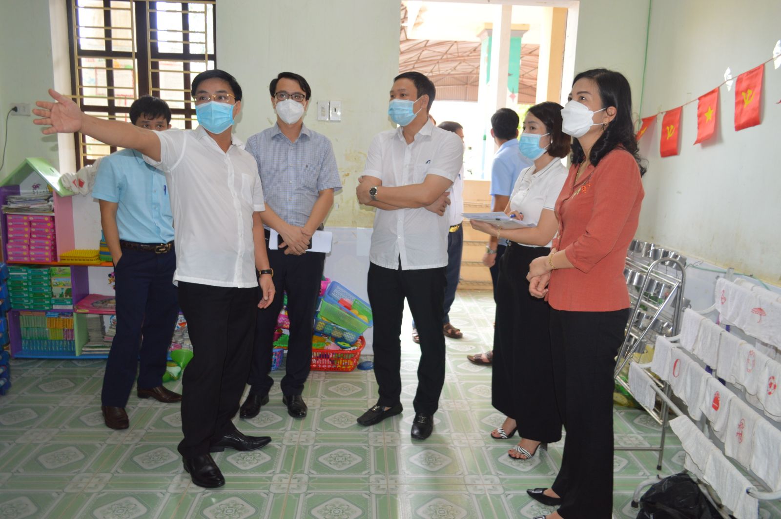 Kiểm tra công tác phòng, chống dịch bệnh COVID-19 theo phương châm 4 tại chỗ tại huyện Kiến Xương